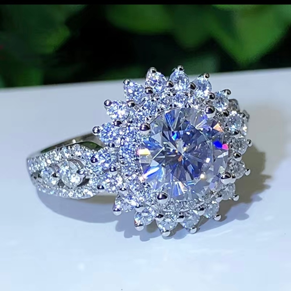 Gorgeous 925 Silver Crystal Zircon Ring - Perfect for Anniversaries & Weddings